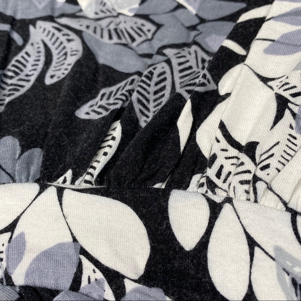 New York and Company Grey Floral Maxi Dress - Picture 7 of 7